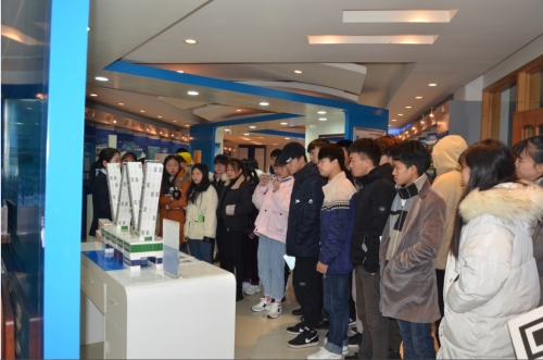 贵州省机械工业学校师生到威门药业参观学习